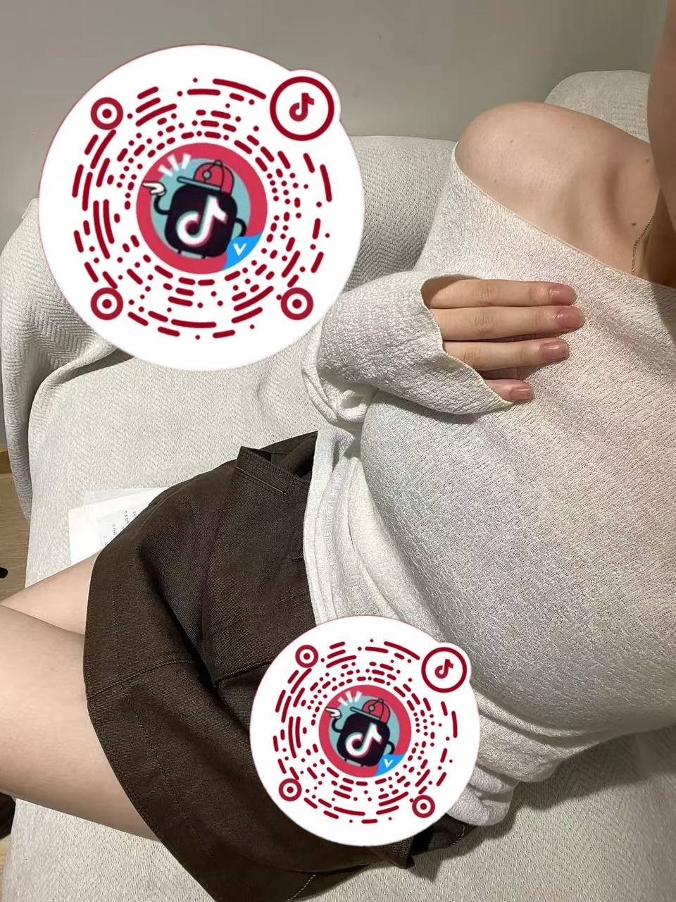 142562