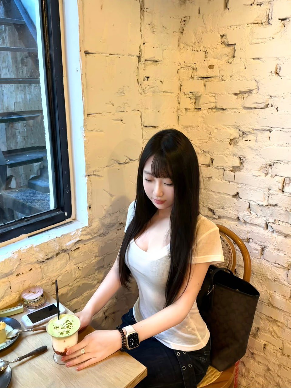 143042