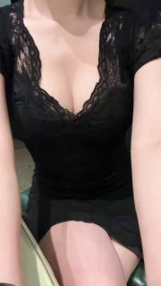 143042