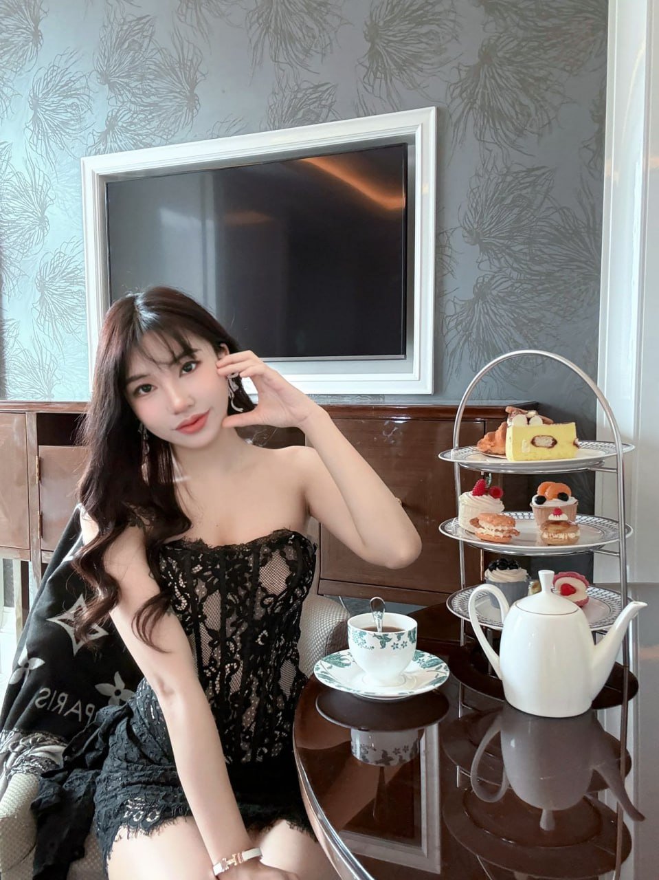 143050