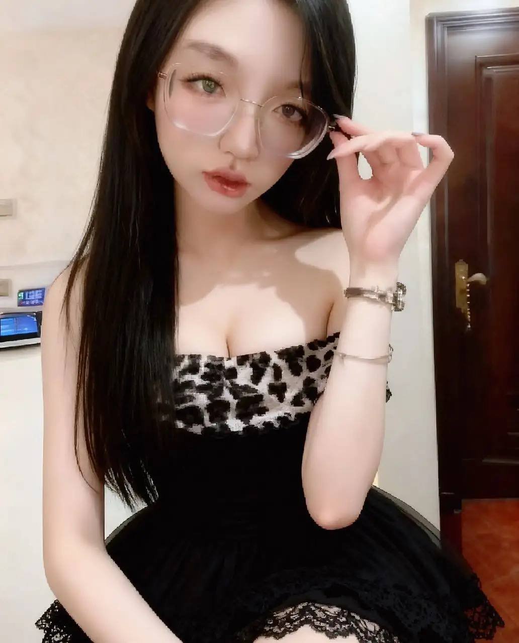 144104
