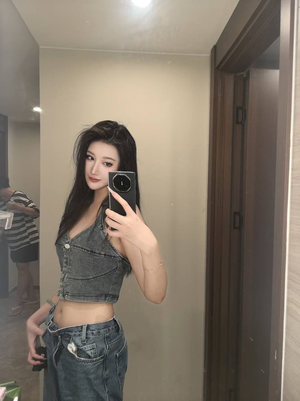 151028