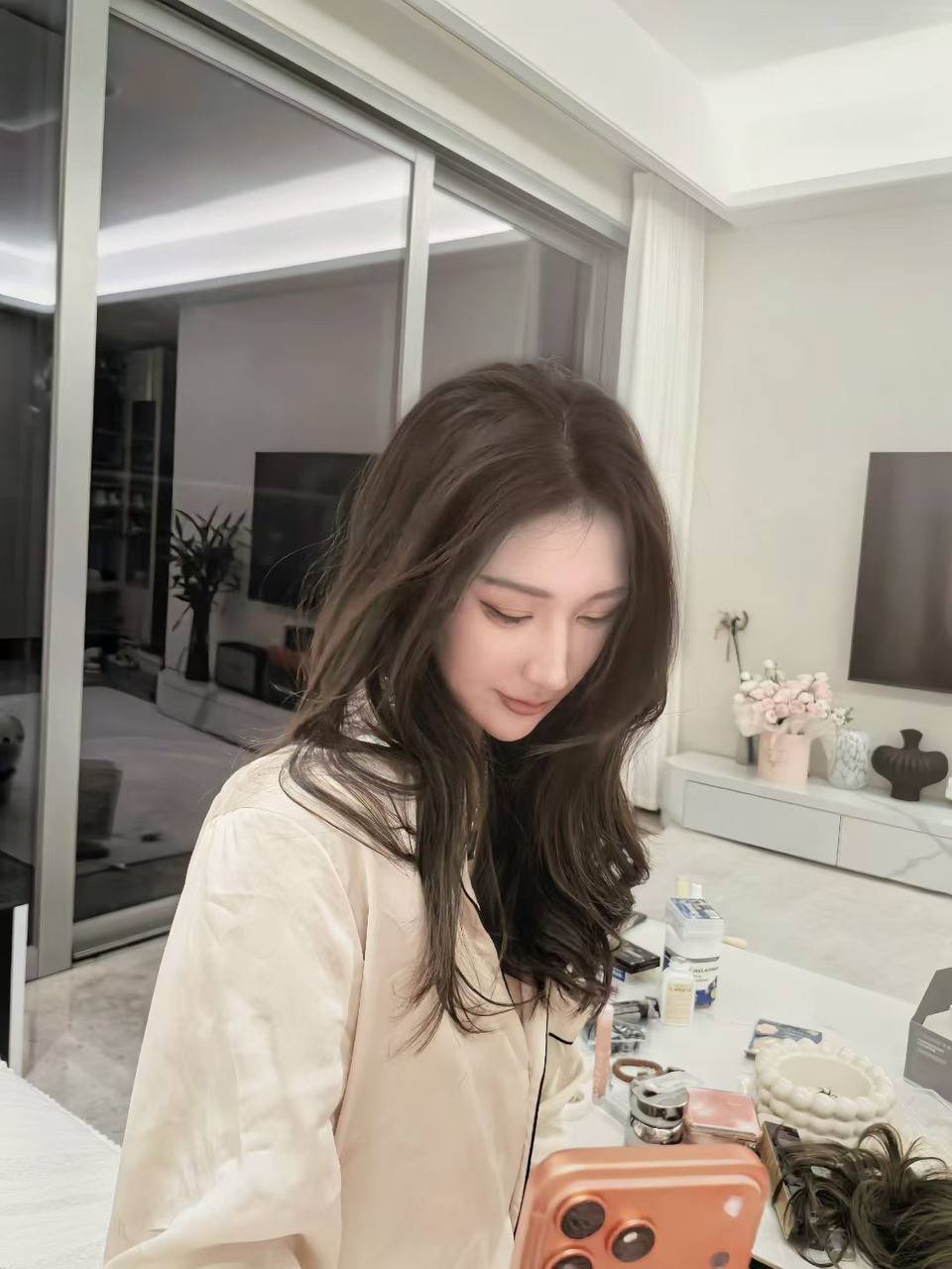 151028