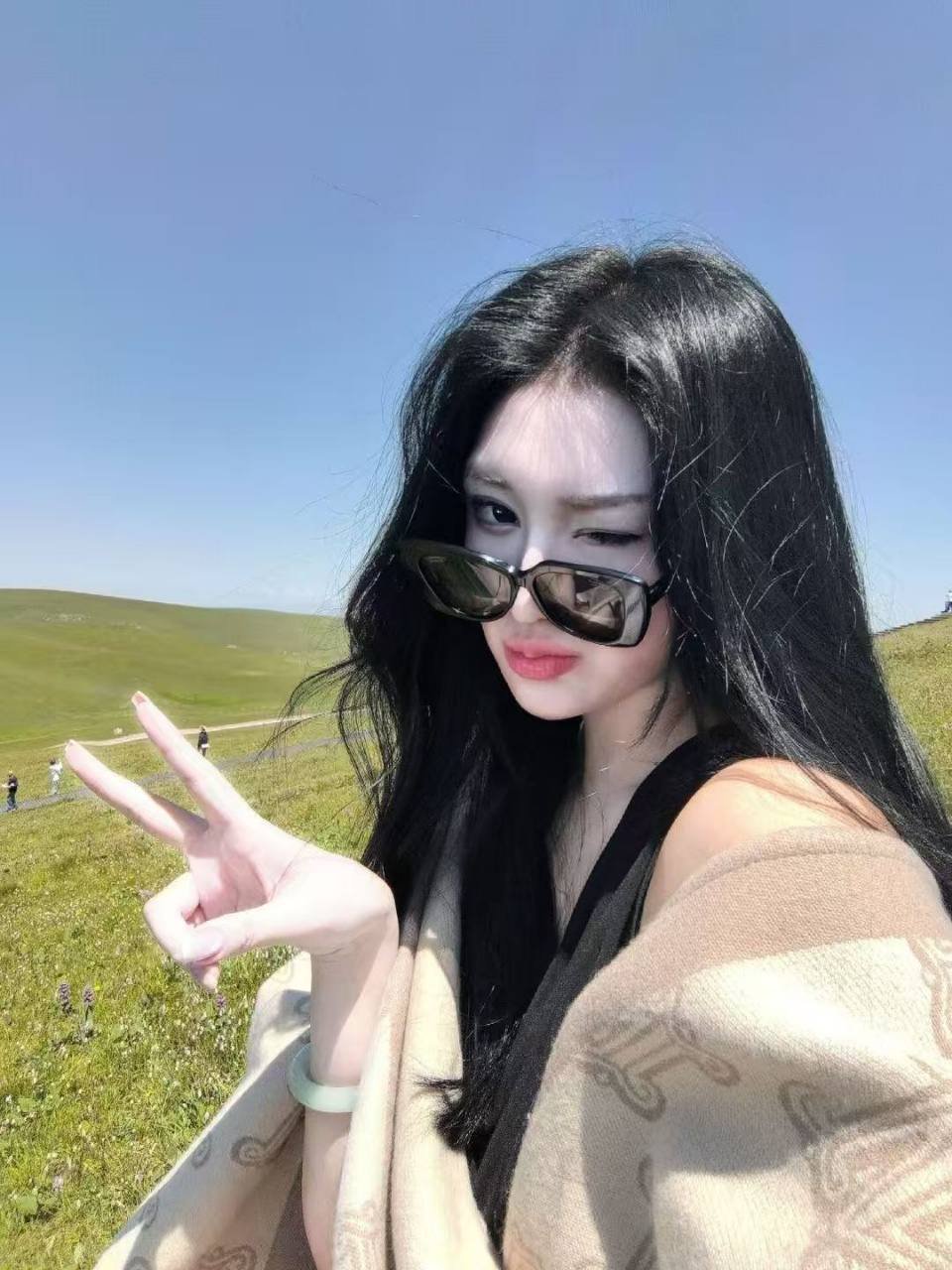 151028