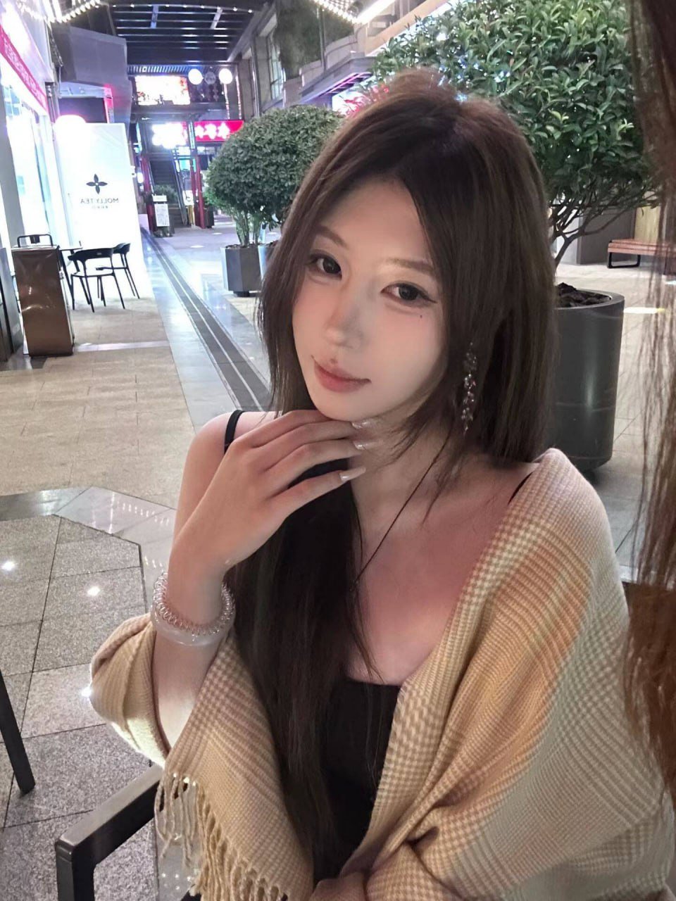 151042