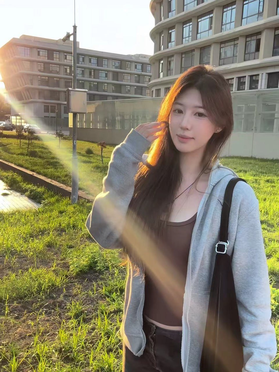 151042