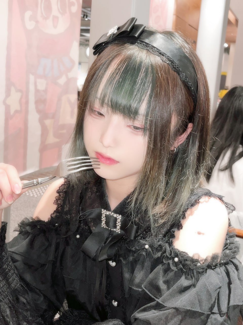151044