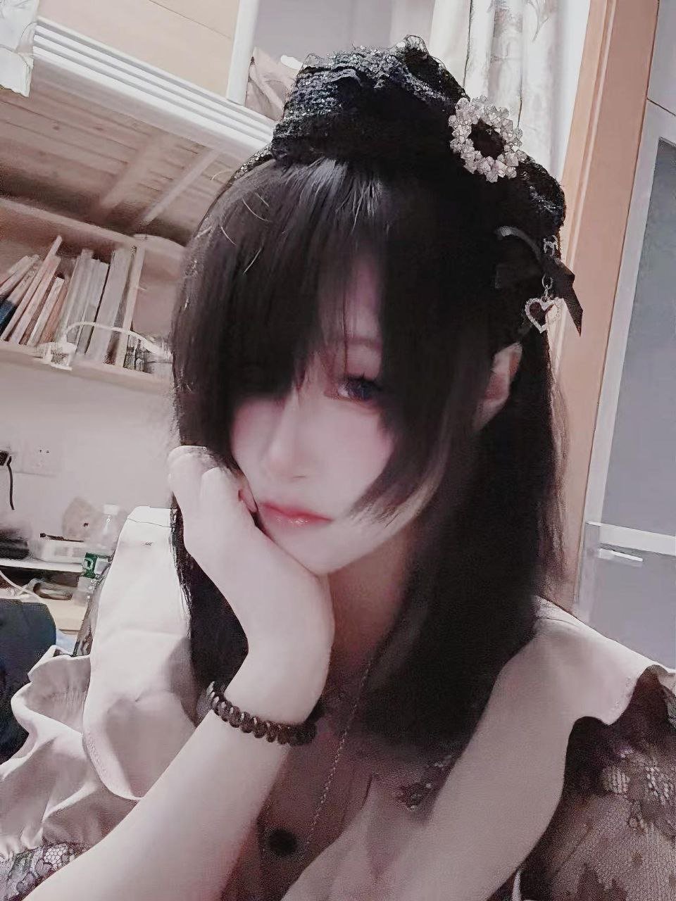 151084