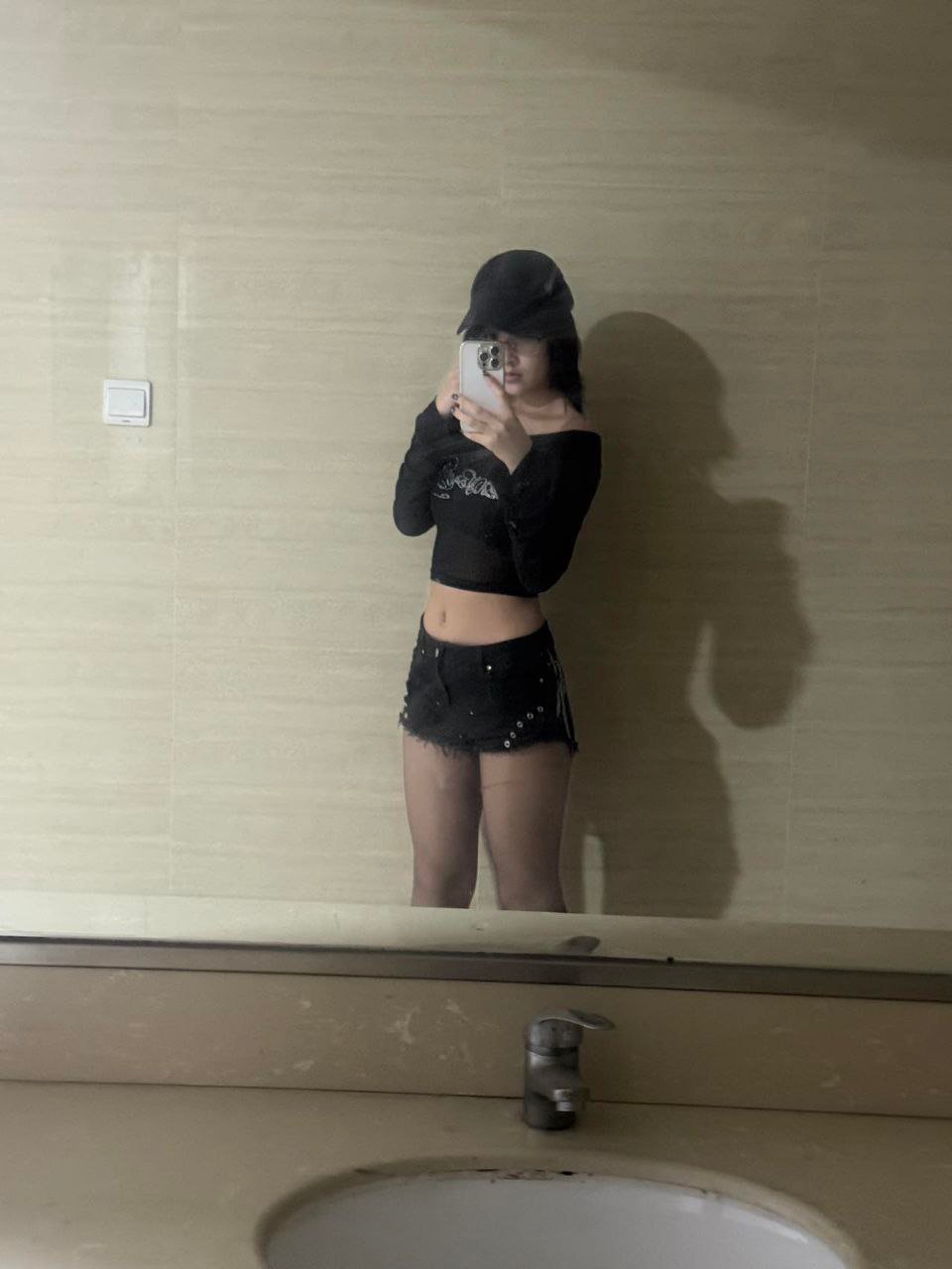 151084