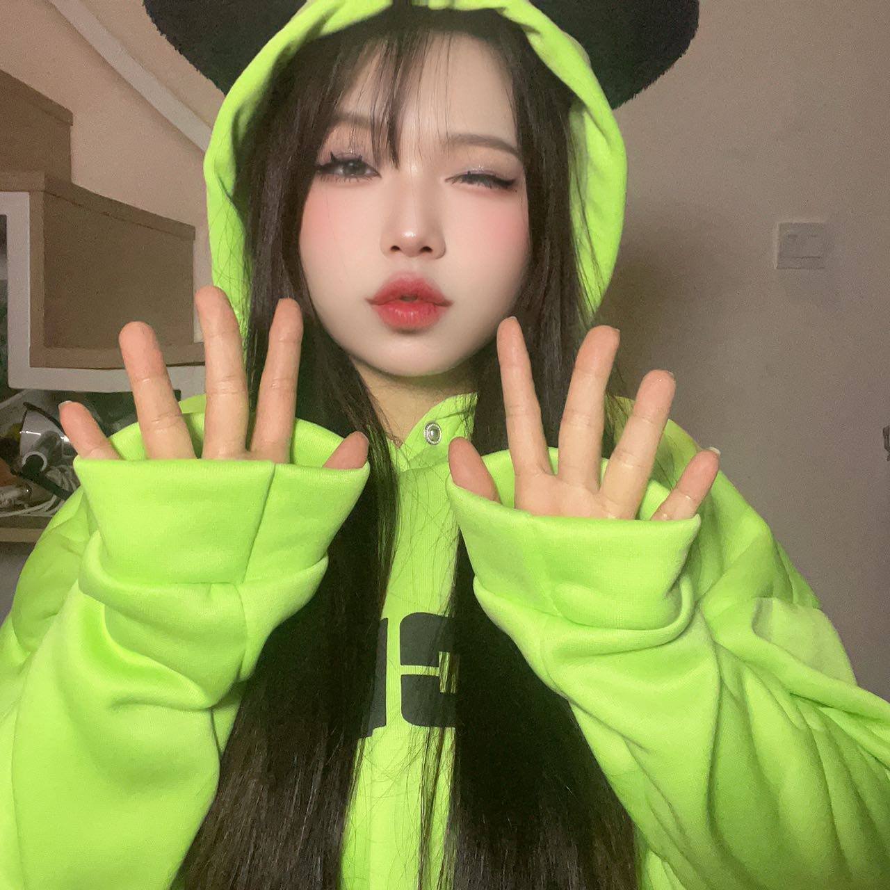 151100