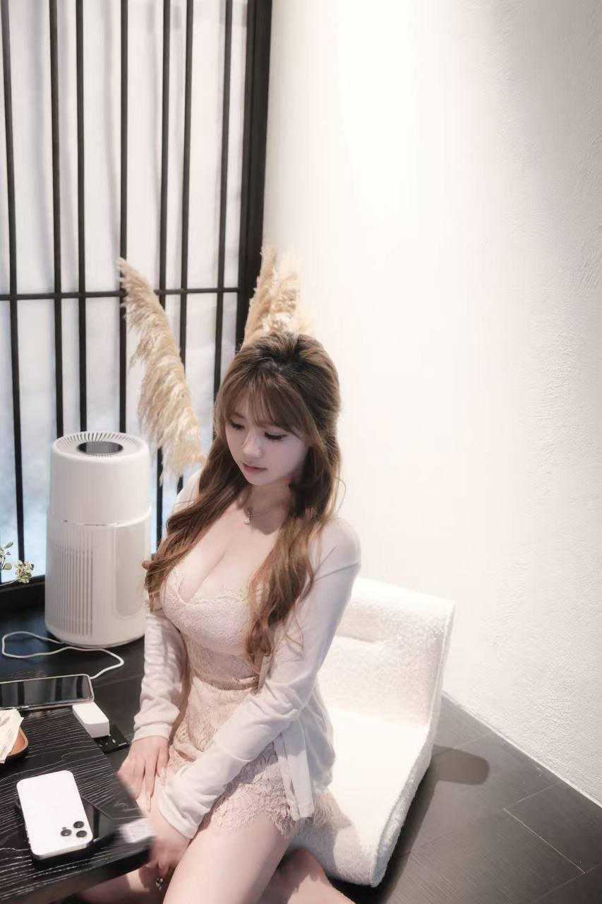 152042