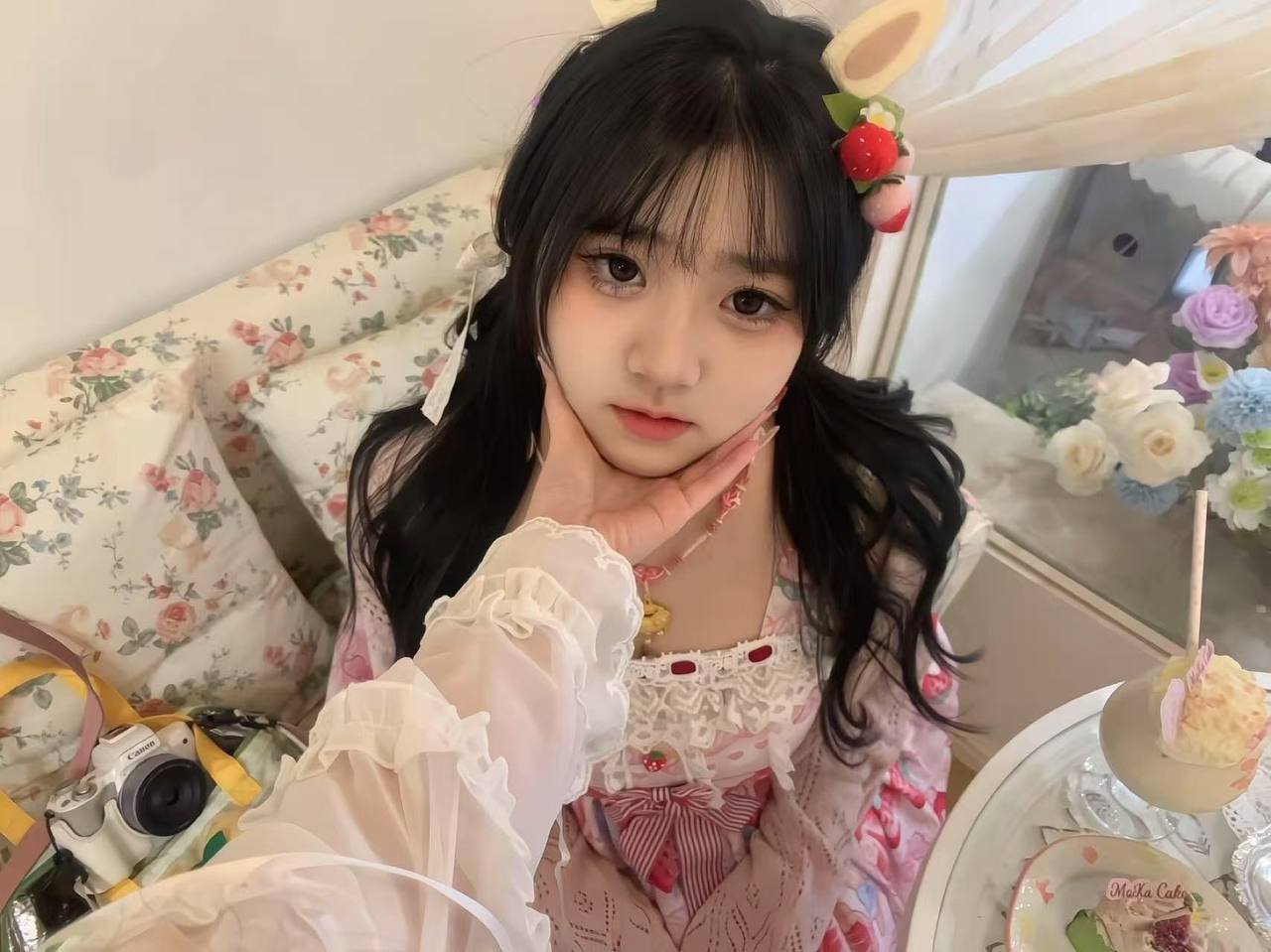 152042