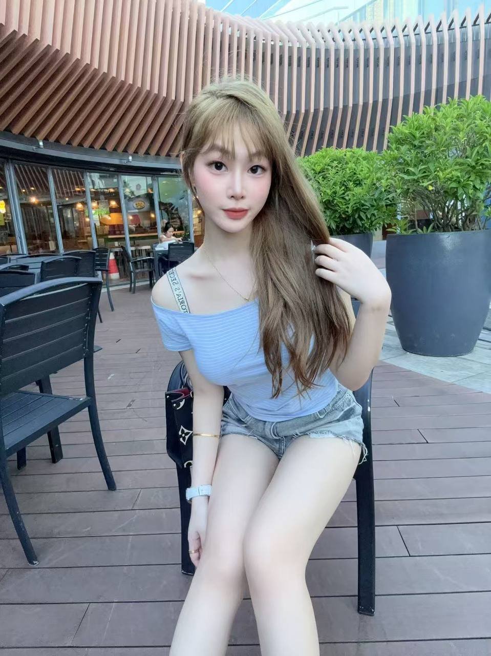152078