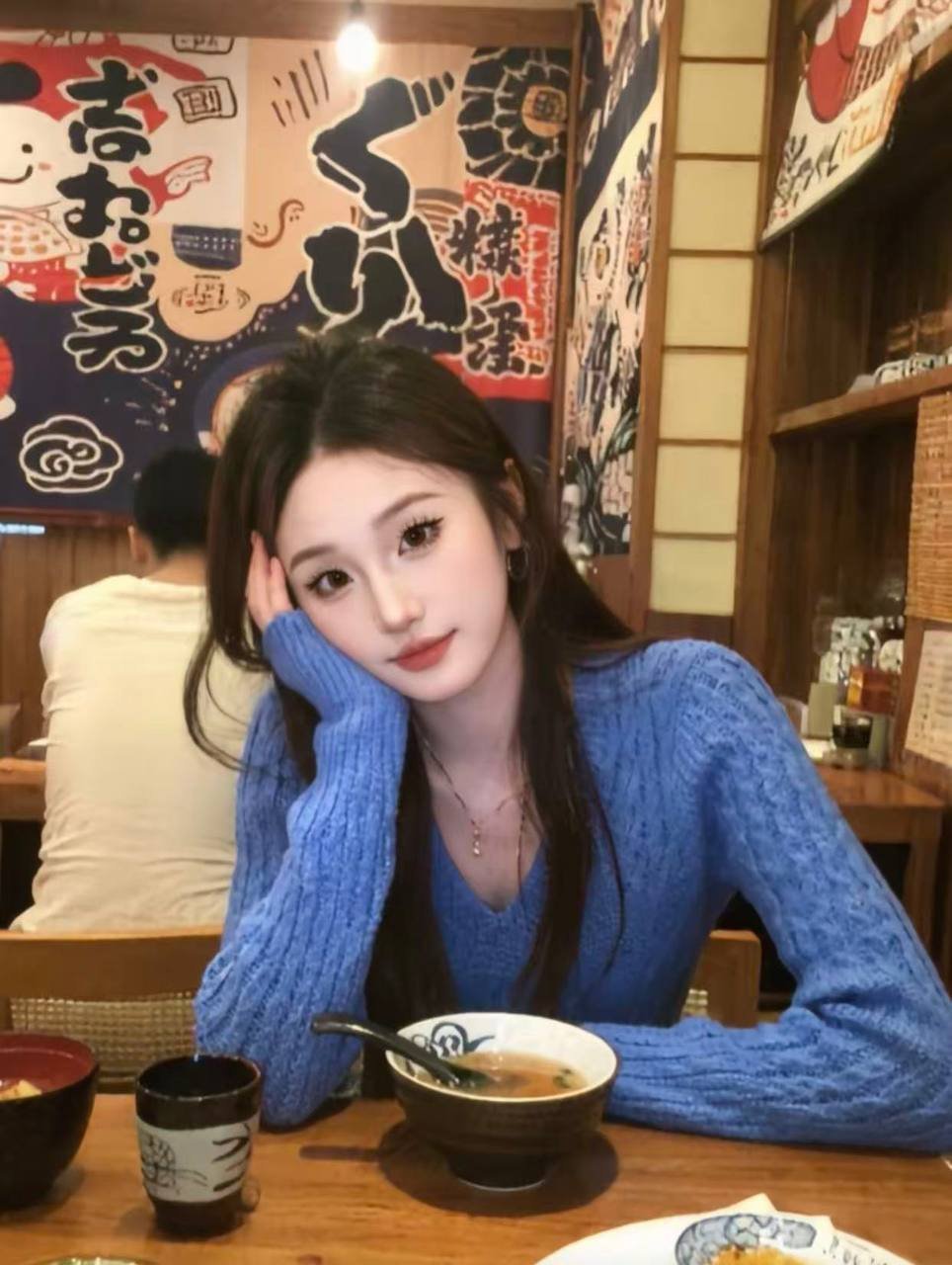 152098