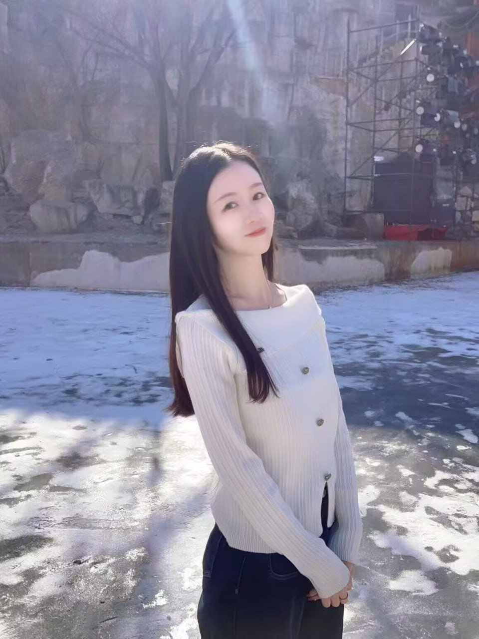 152102