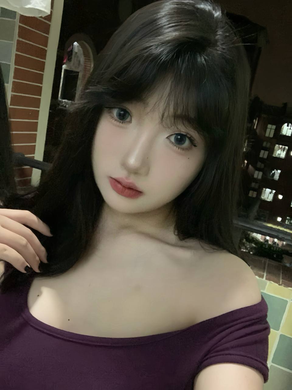 152300