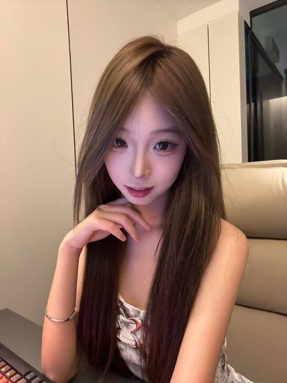 152381