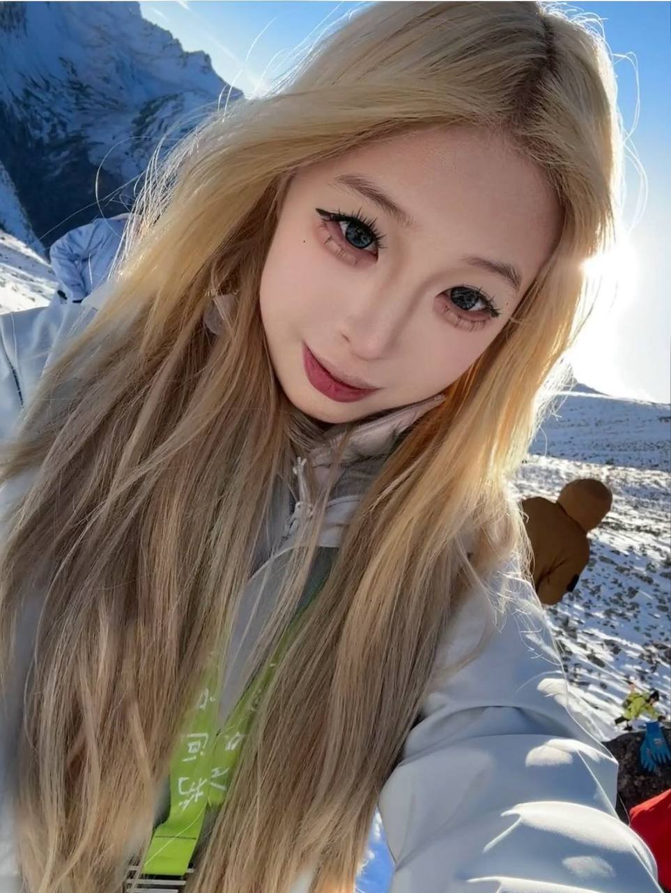 152381