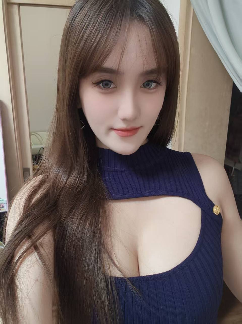 152818