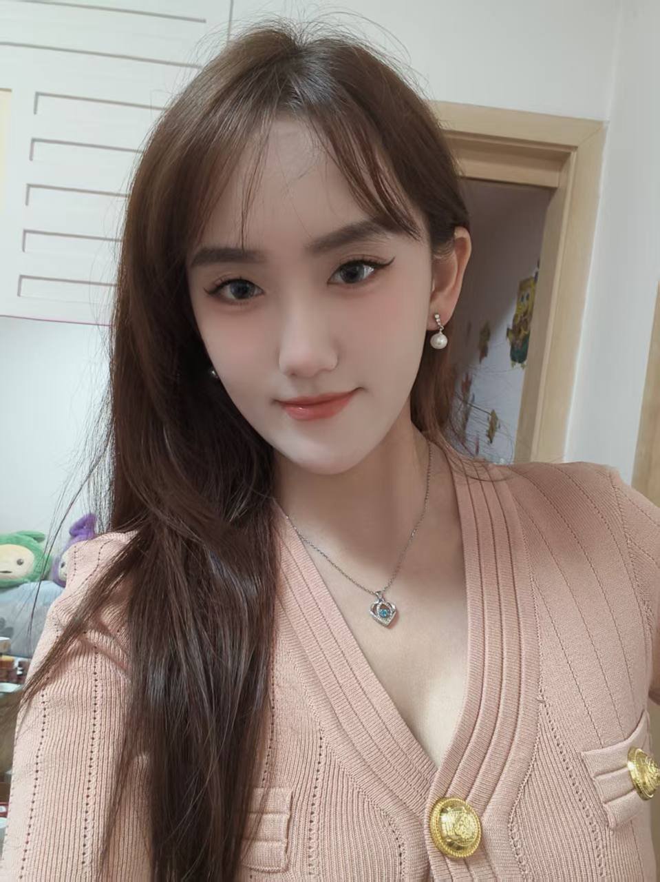 152818