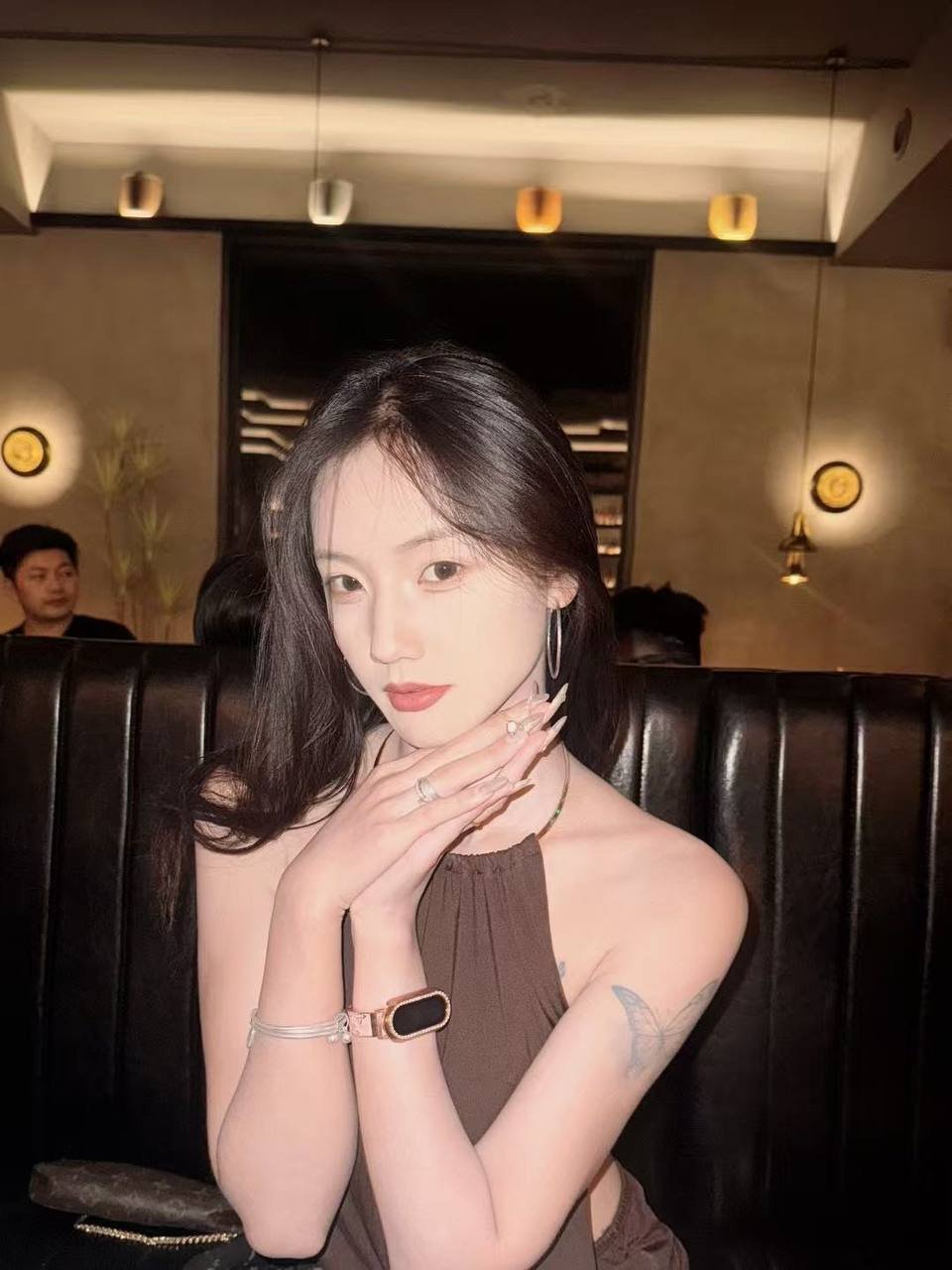 153122