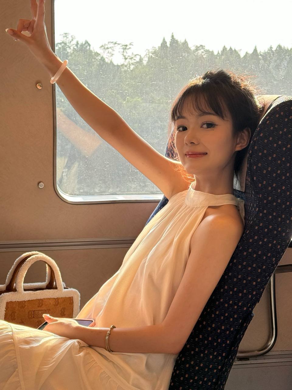 153608