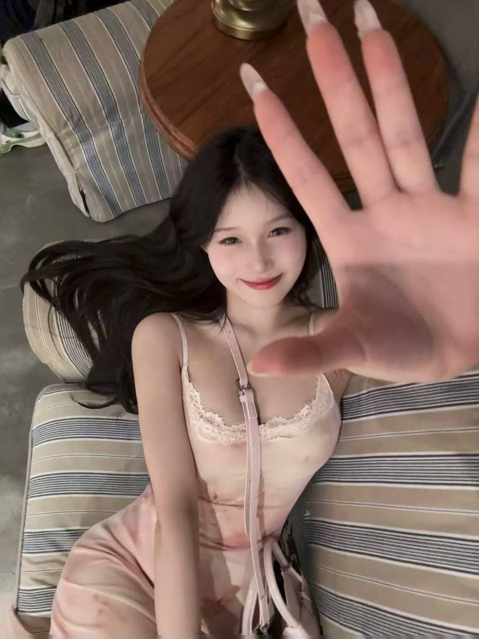 153884