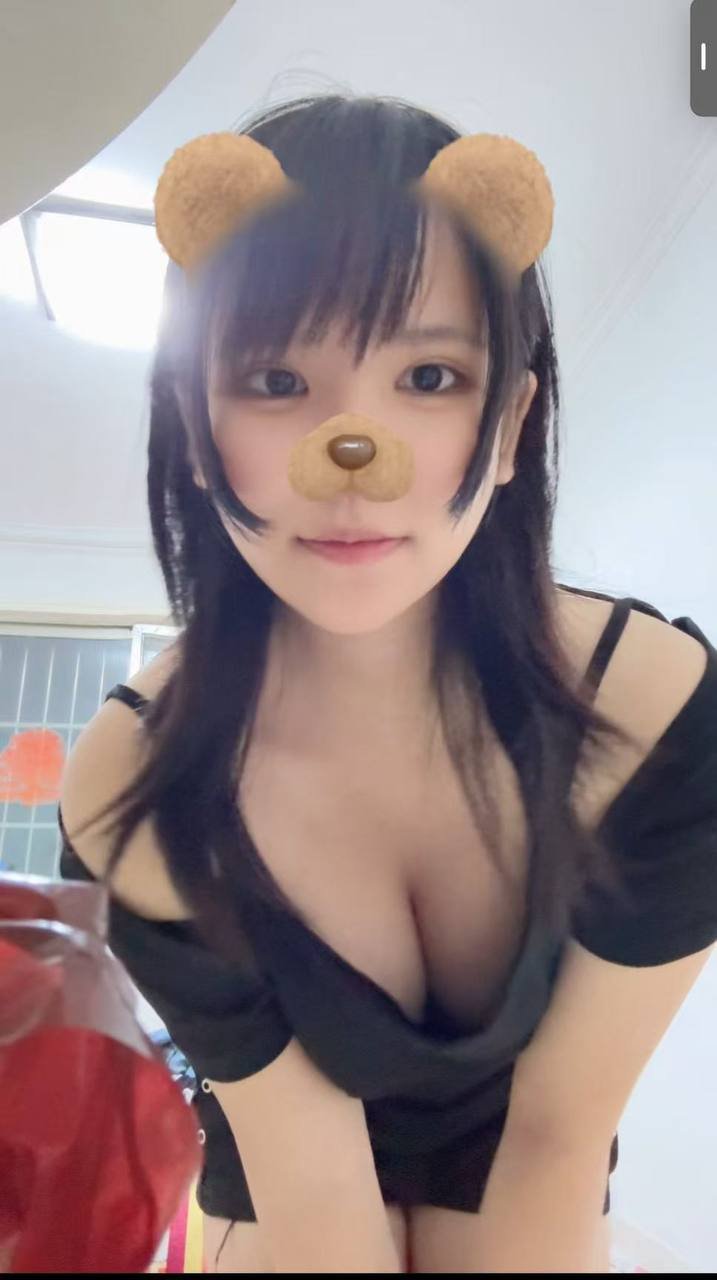 153890