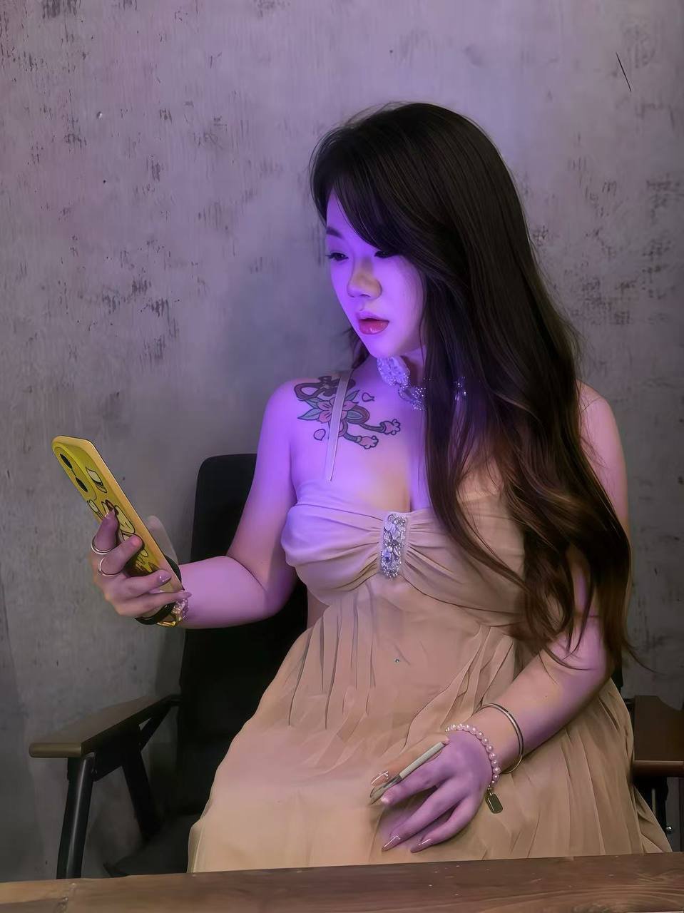 153898