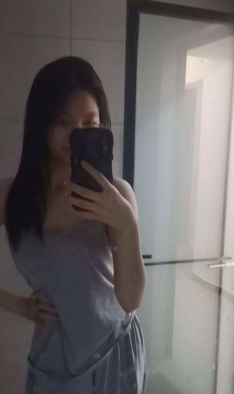 154042