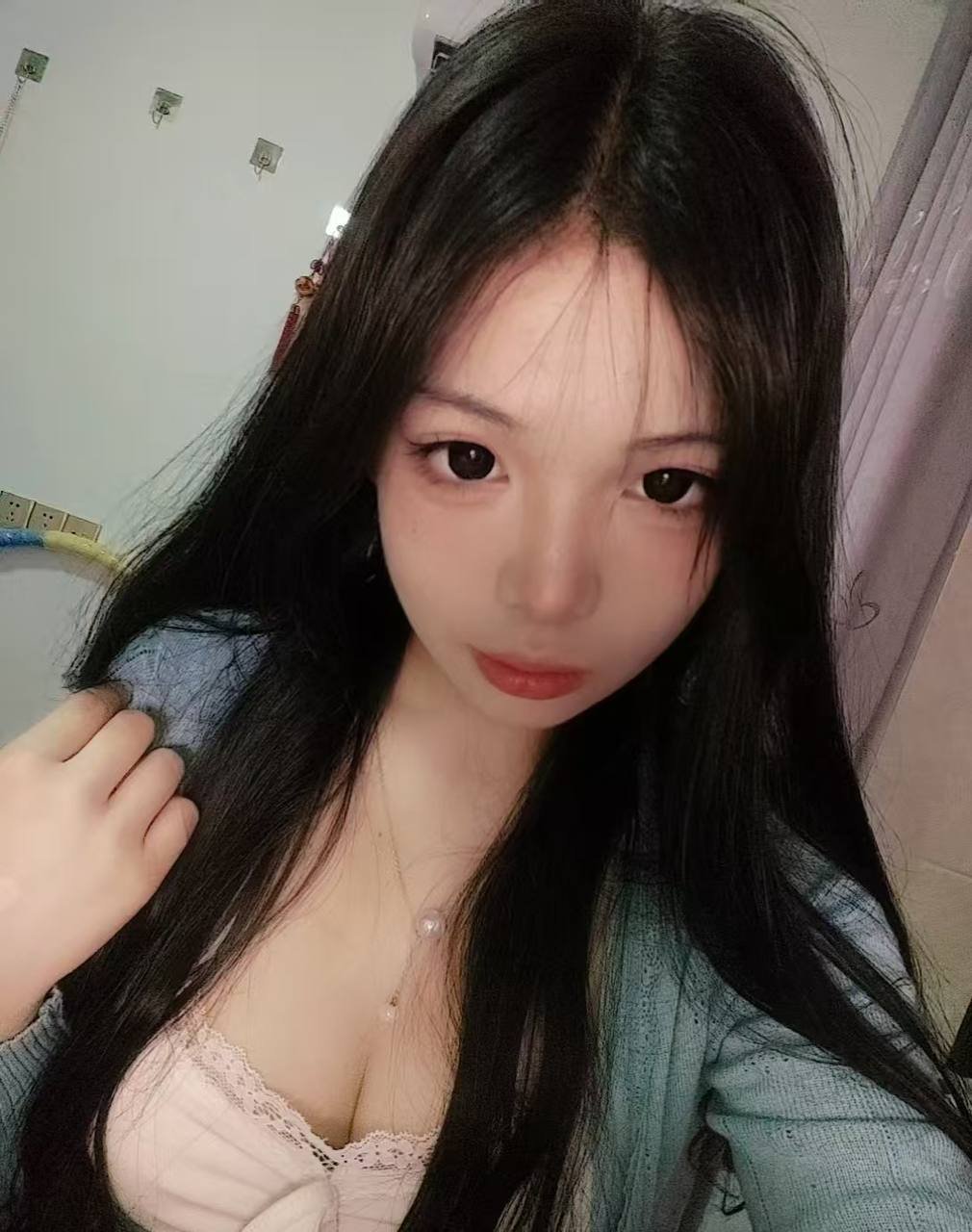 154058
