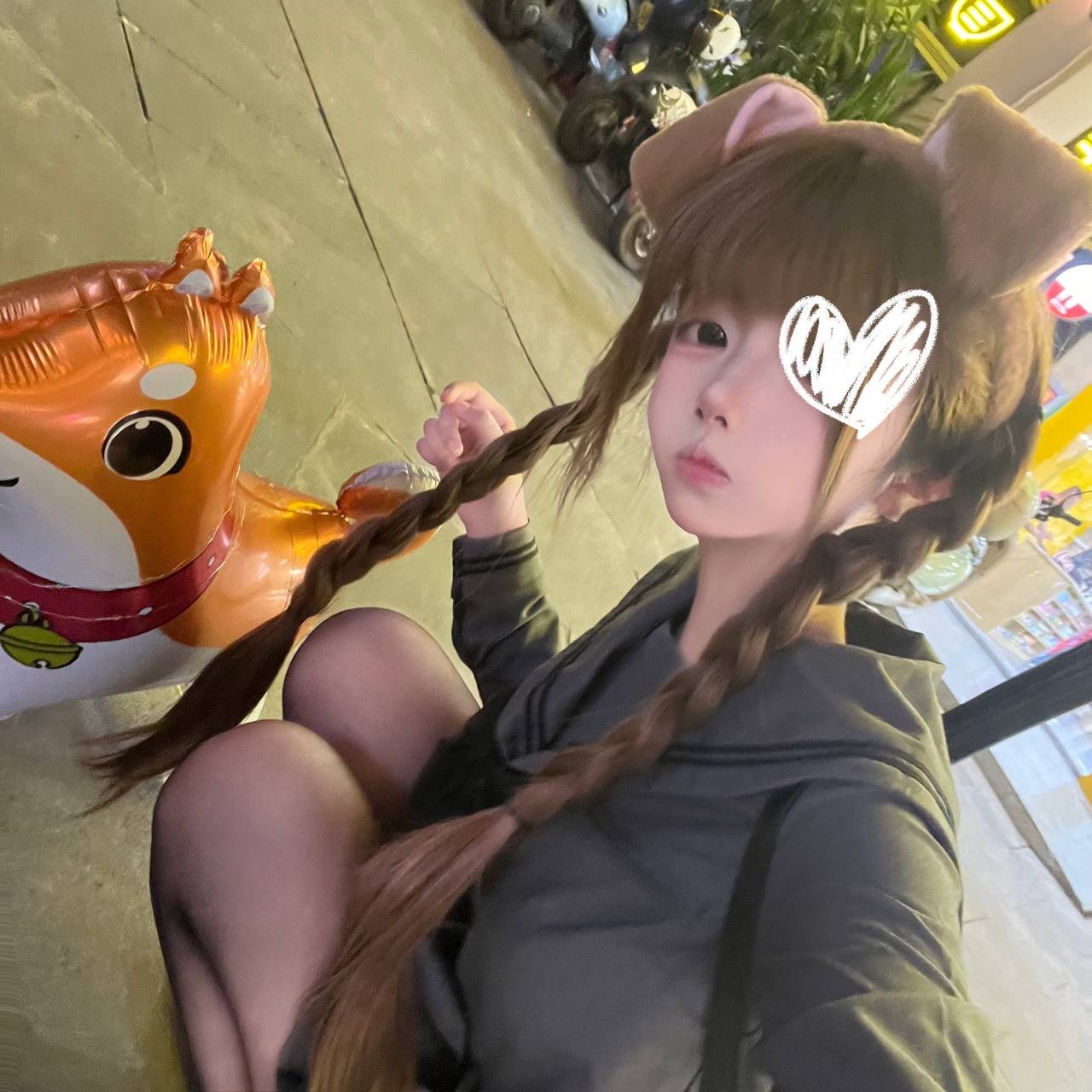 154090