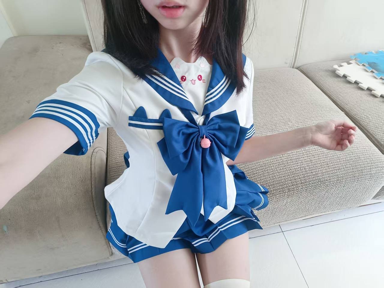 154098