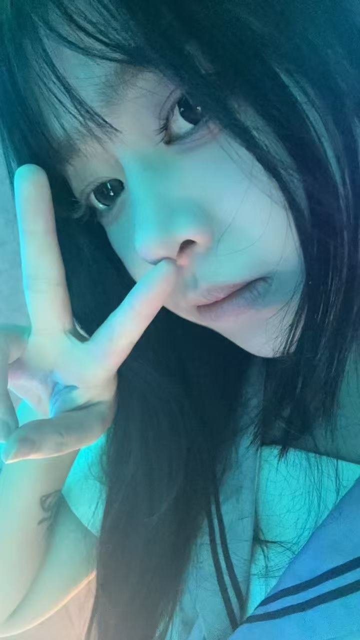 154588