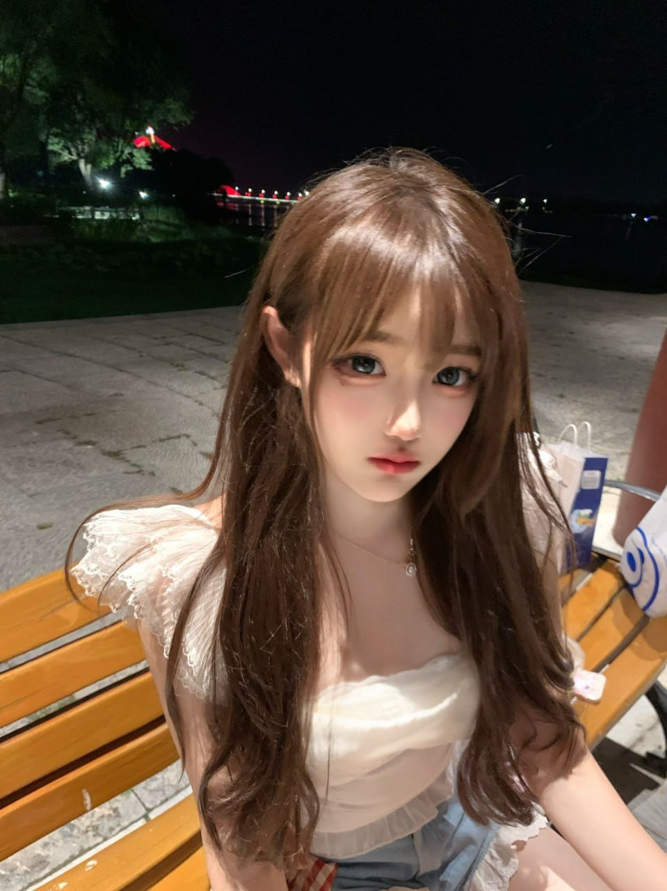 155587