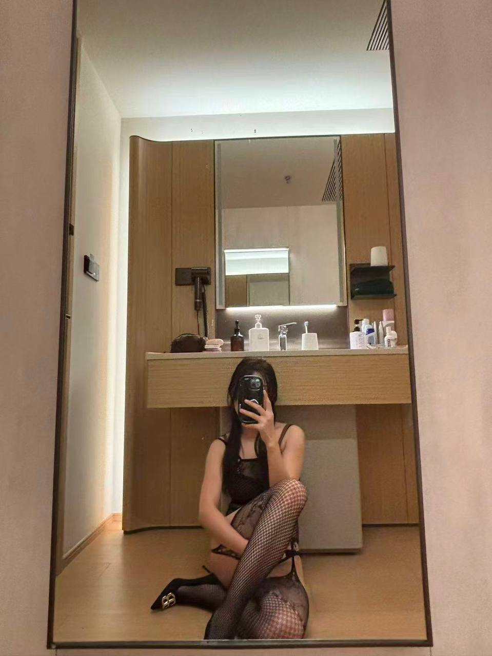 156235