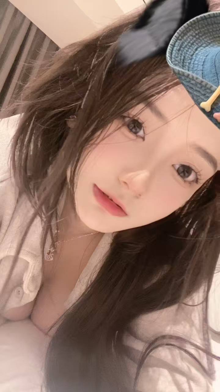 156301