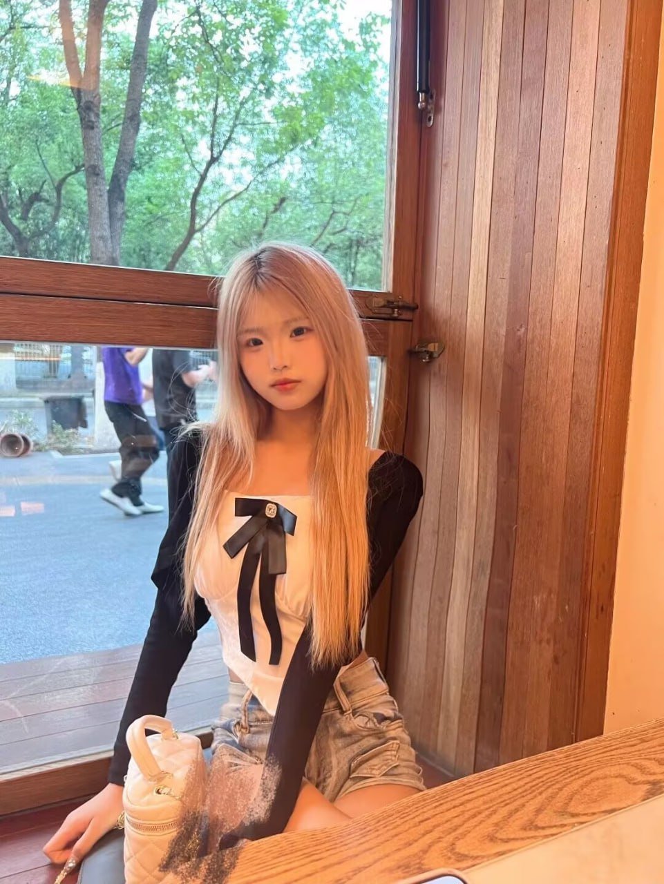 156305